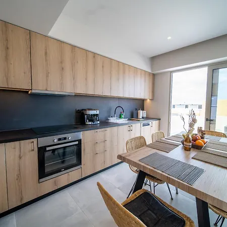 בית נופש Grand House - Center - Sleeps 6 *