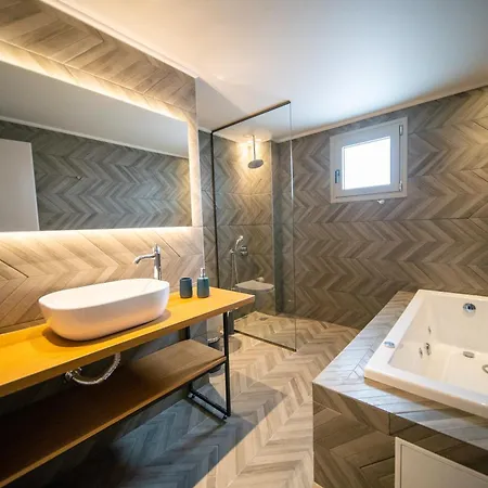 בית נופש Grand House - Center - Sleeps 6