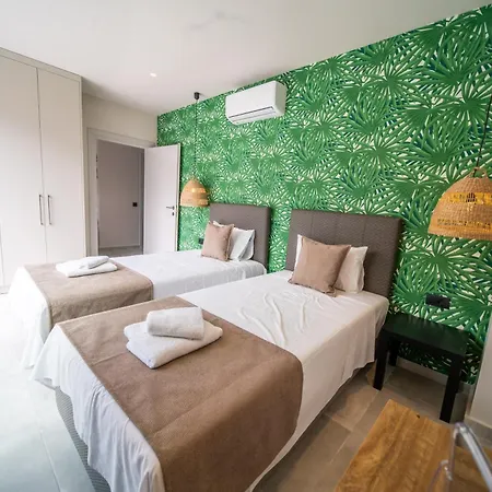 בית נופש Grand House - Center - Sleeps 6 *